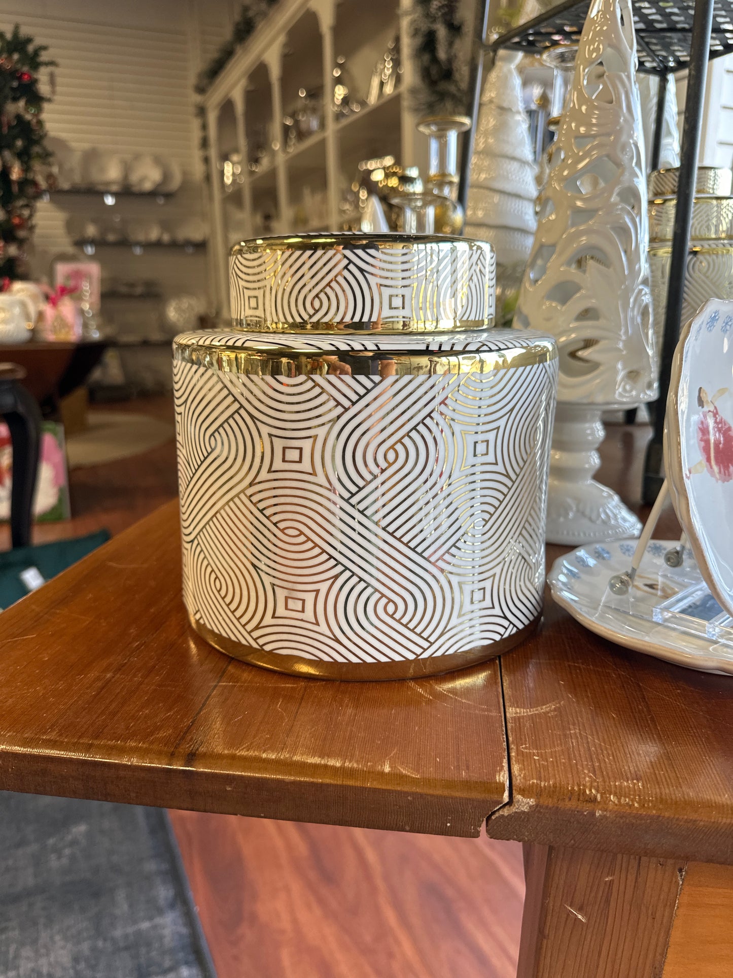 K & K Interiors 19012A White & Gold Ceramic Ginger Jar