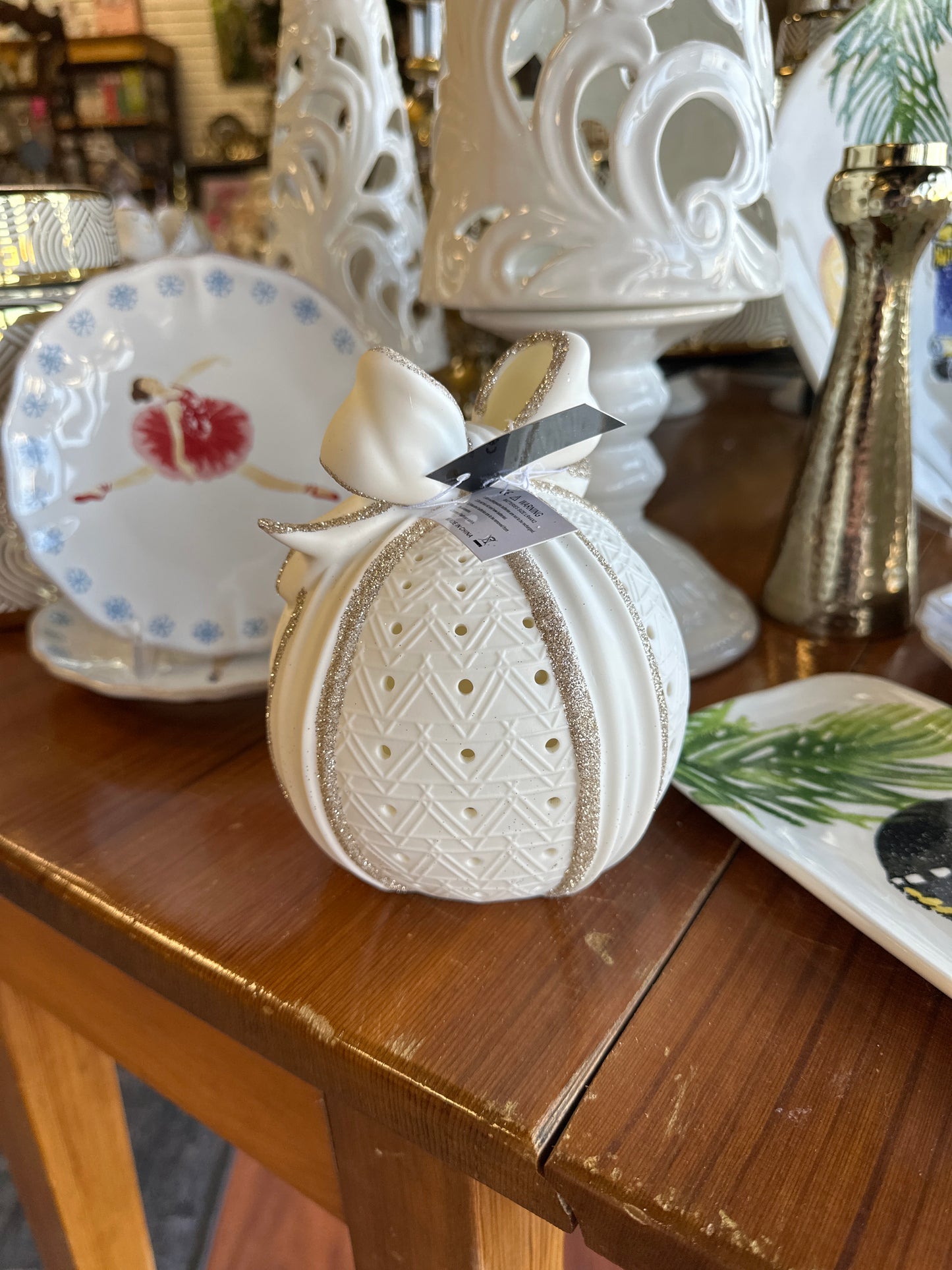 K & K Interiors 54226B Cutout White Porcelain LED Tabletop Ornament w/Timer