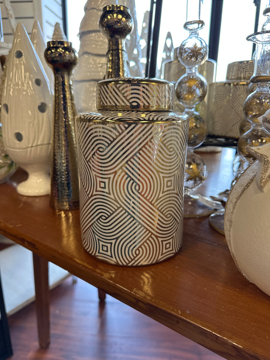 K & K Interiors 19012A White & Gold Ceramic Ginger Jar