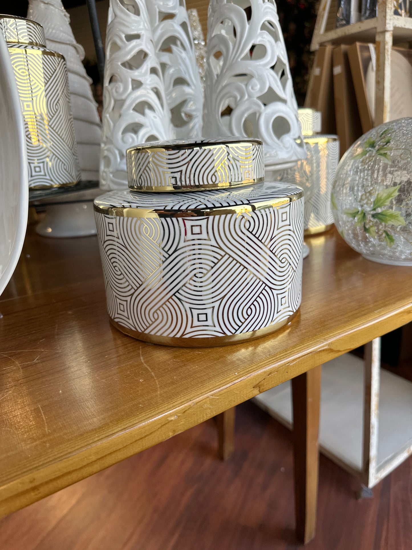 K & K Interiors 19012A White & Gold Ceramic Ginger Jar