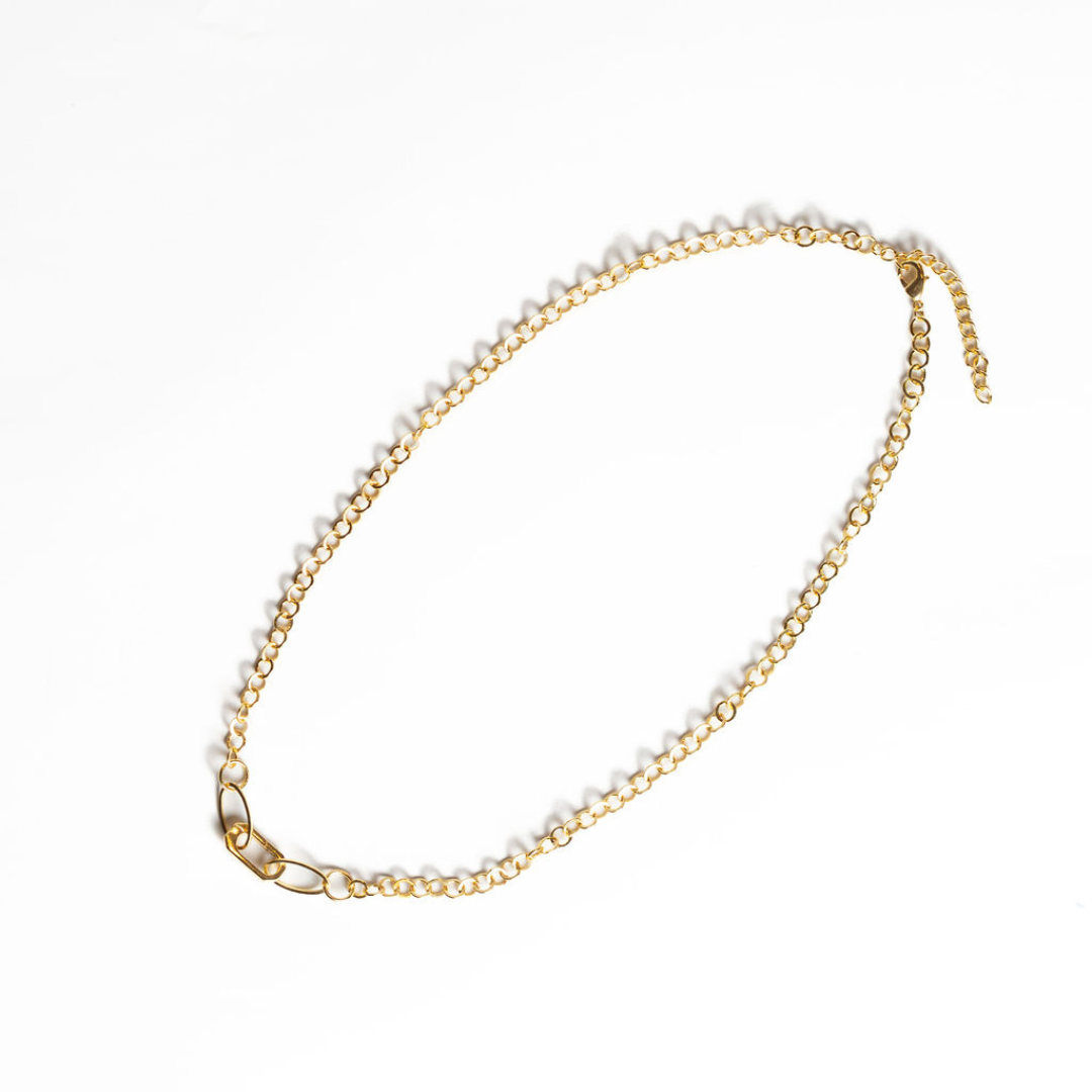 Winton and Wait Circle Gold Chain w/Charm Closure